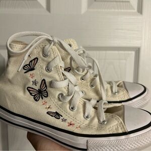 Kids Cream High-Top Sneakers with Butterfly Design size 2 converse